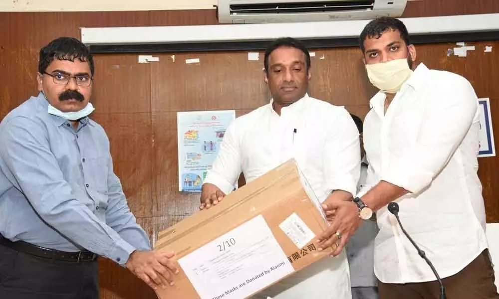 Nellore: Industries Minister M Goutham Reddy donates 10,000 N-95 masks