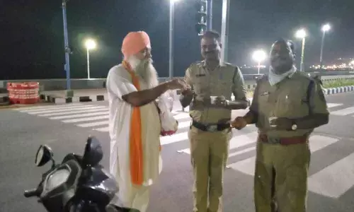 Visakhapatnam: Good Samaritans reach out to needy in times of dire need