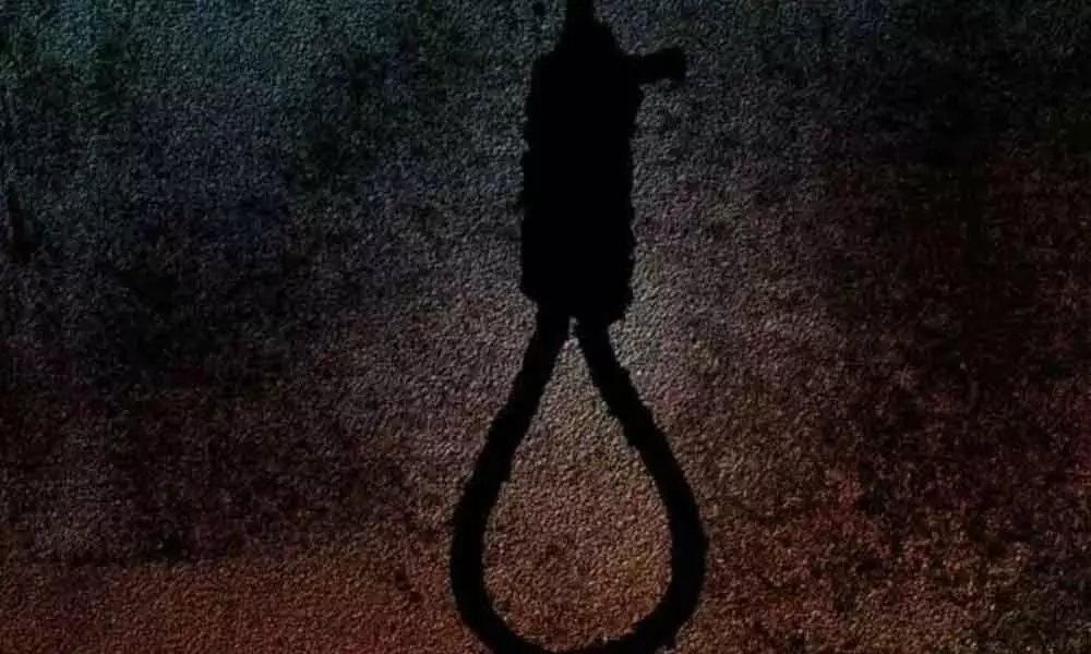 Auto driver commits suicide over unable to find liquor in Bengaluru