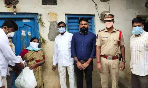 Warangal: Shine Educational Institutions Chairman distributed ration to poor families