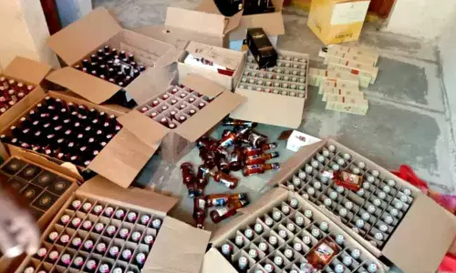Illegal liquor bottles seized in tomato load lorry in Anantapur district