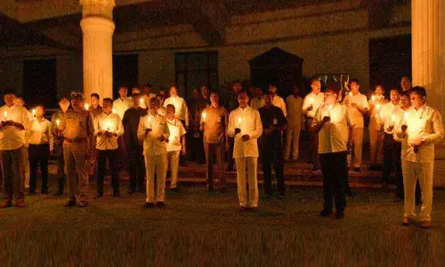 Indians light diyas, candles, turn on mobile phone torches in response to PMs appeal
