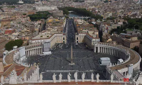 Pope marks Holy Week alone for 1st time in history