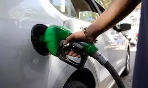 Share profits from low oil prices: Congress to govt