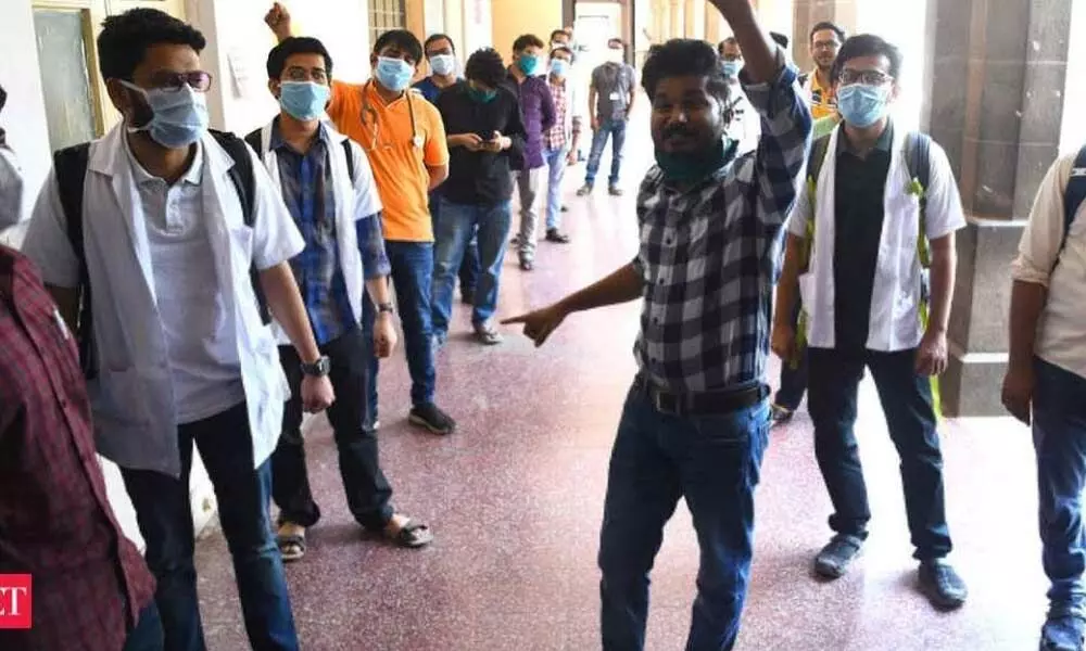 Aurangabad doctors protest, demand PPE, N95 masks