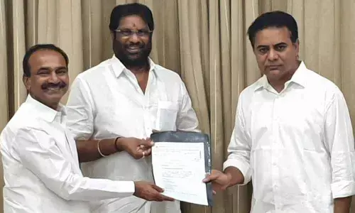 Khammam: Gayatri Ravi donates 25 lakh for CMRF