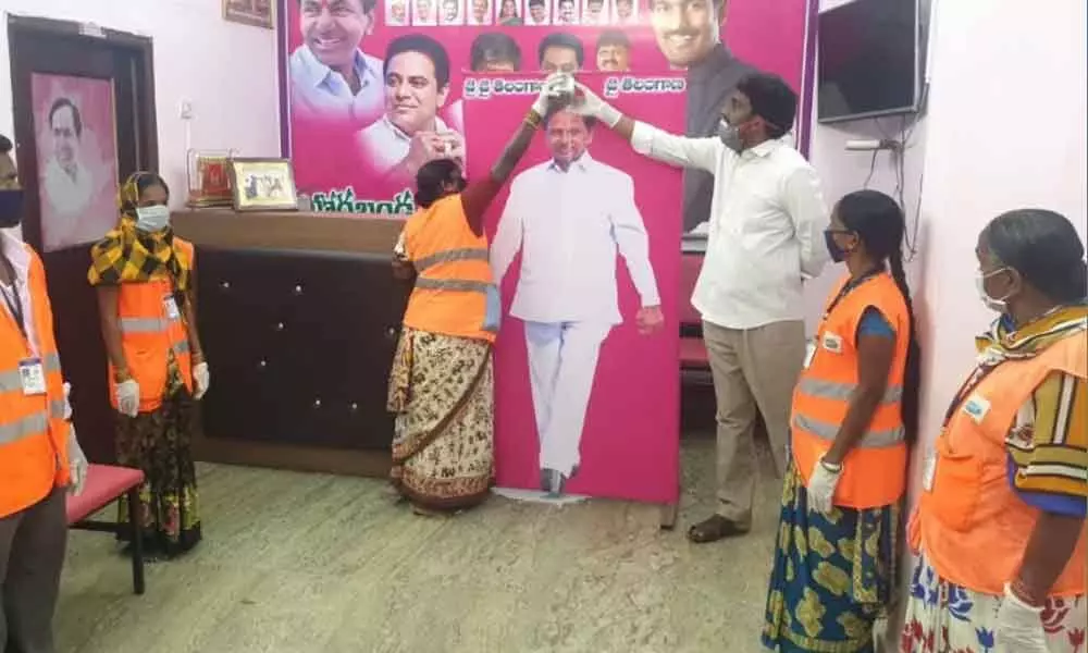 GHMC sanitary workers perform Milk Abhishekam to KCR portrait over goodwill incentives