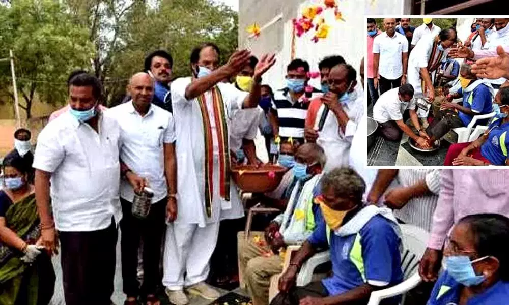 Uttam felicitates sanitation workers by showering petals and washing their feet
