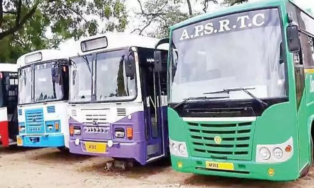APSRTC halts bus bookings amid KCRs comments over the extension of lockdown