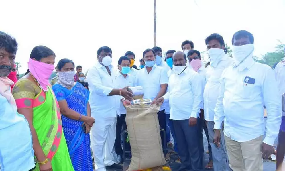 Telangana: 580 paddy procurement centres opened in Nalgonda