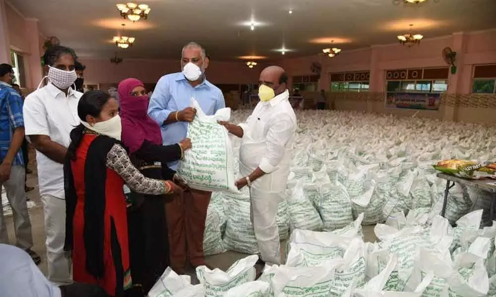 Tirupati: Chevireddy distributes groceries worth 1.6 cr to 11,500 people