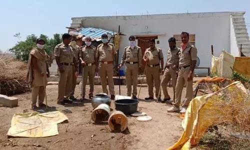 Narayanpet: Excise police arrest 8 persons for preparing illicit liquor