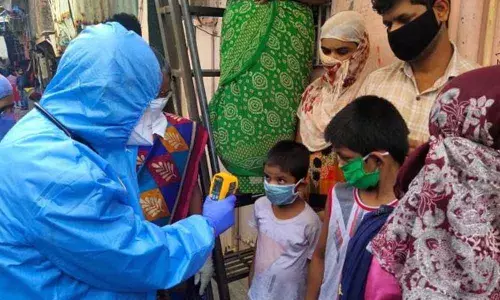 Door-to-door screening of Dharavi locals begins