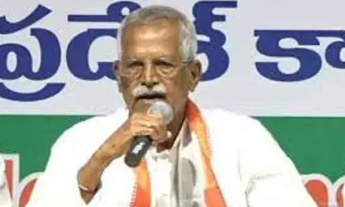 Hyderabad: Congress Kisan Cell national vice chairman Kodanda Reddy anguished over crop damage due to rains