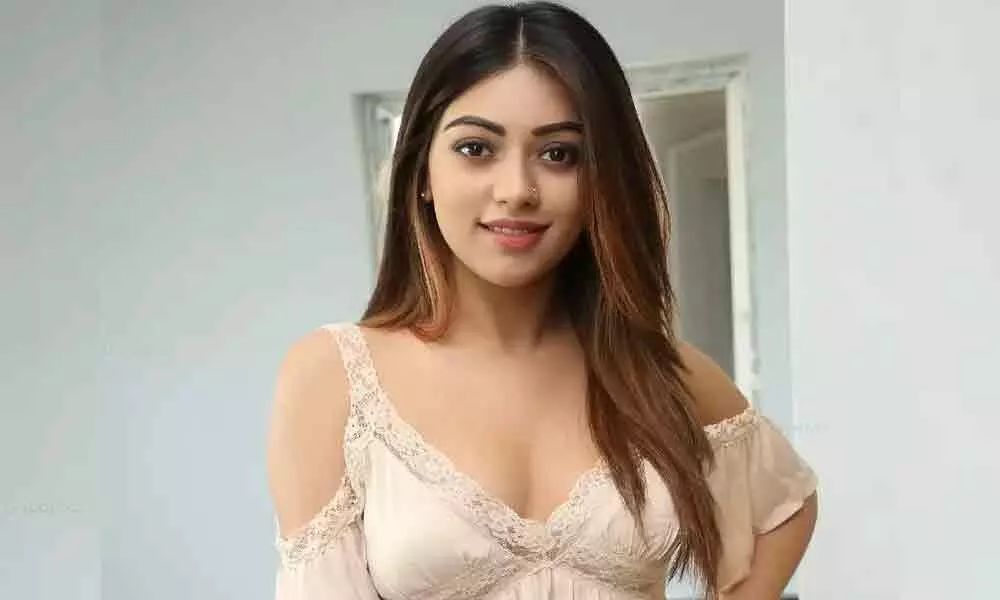 Pawan Kalyans heroine turns Sonu Soods wife