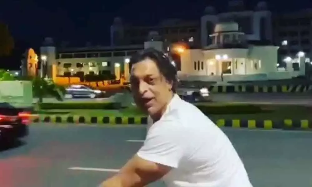 Shoaib Akhtar trolled for cycling in Islamabad