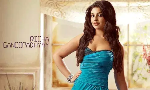 Tollywood: Mirchi heroine alerts on fake account