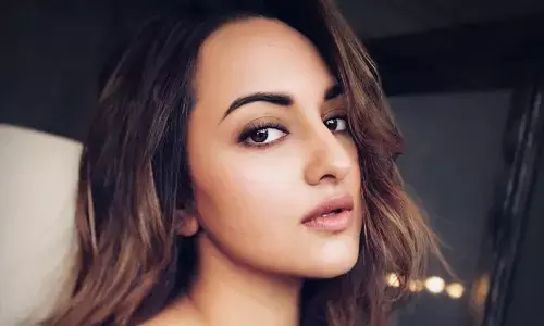 Bollywood heroines befitting reply to Director