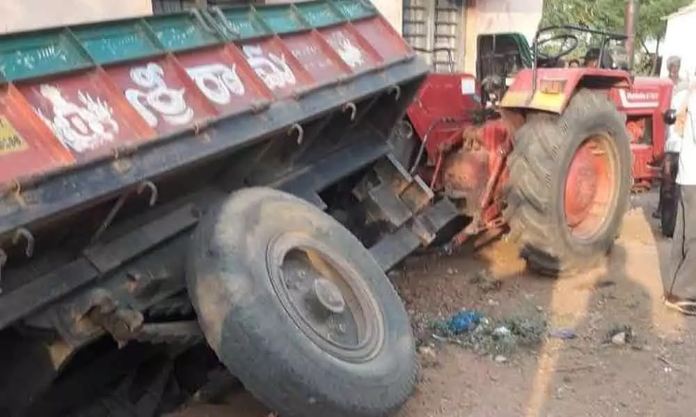 Telangana: Tractor driver dies in mishap