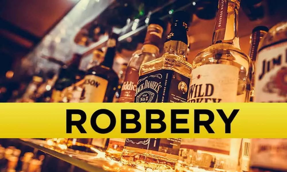 Visakhapatnam: Liquor bottles stolen