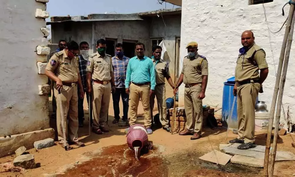 Excise police conducts raids on liquor shops in Nagarkurnool, Narayanpet