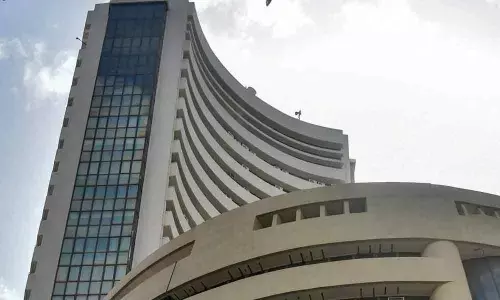 Gains in bank stocks push markets up