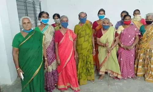 Returning pilgrims stopped at Nandigama