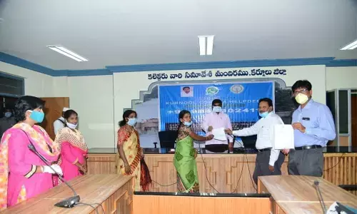 Kurnool: Women groups donate 40 Lakh towards CM Relief fund