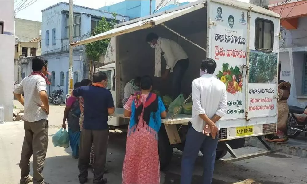 Kurnool Collector G Veera Pandiyan ensures fruits at your doorstep