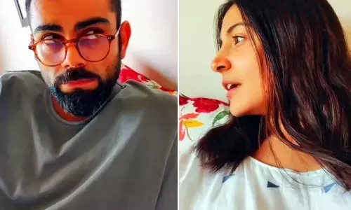 Anushka Sharma Is Seen Virat In a Funny Way