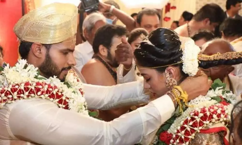 Nikhil Kumaraswamys Wedding Creates Social Media Storm For Violating Lockdown Restrictions