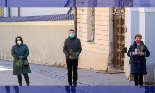 Coronavirus cases in US cross 700000-mark, death toll more than 35000