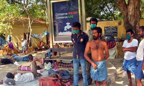Vijayawada: Migrant workers urge the government to send them home