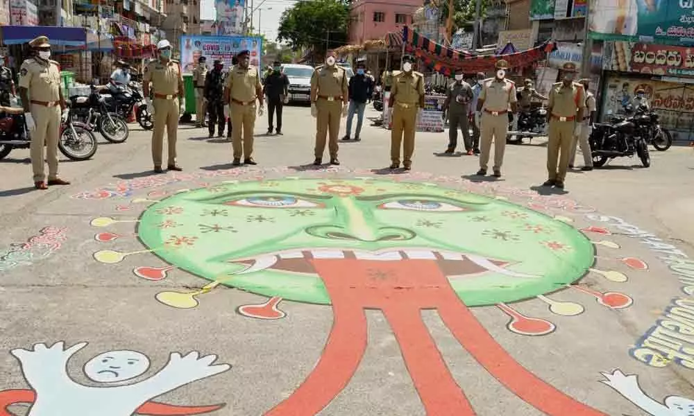 Andhra Pradesh: SP Siddharth Kaushal inspects red zone areas in Chirala