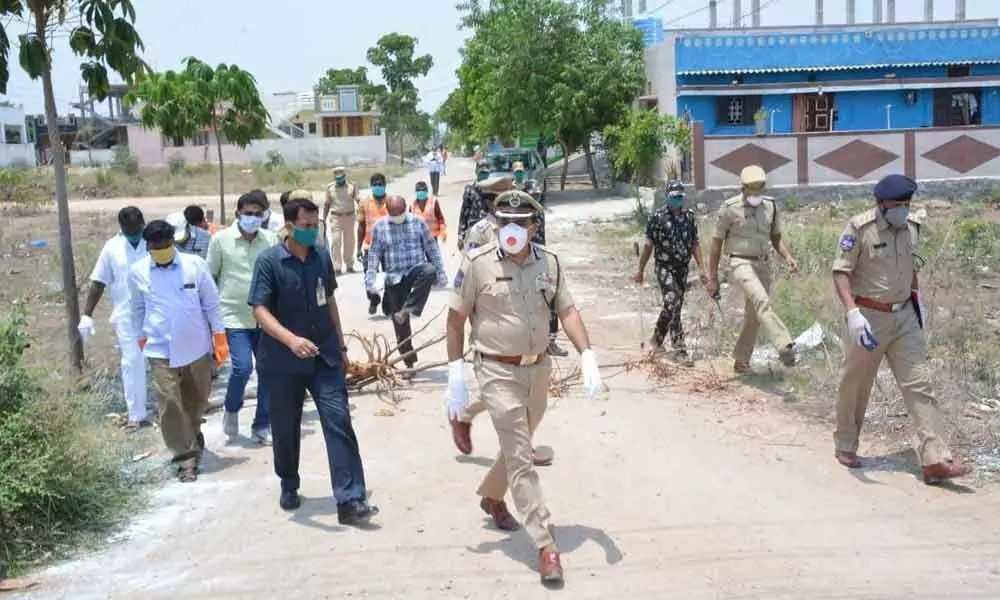Hyderabad: Rachakonda CP Mahesh Bhagwat pays visit to containment zone