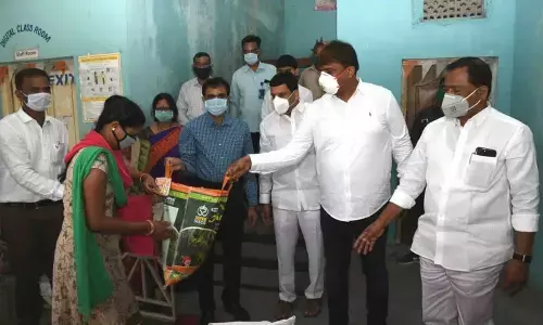 Donors, NGOs not allowed to distribute food, ration to poor: Mayor Bonthu Rammohan