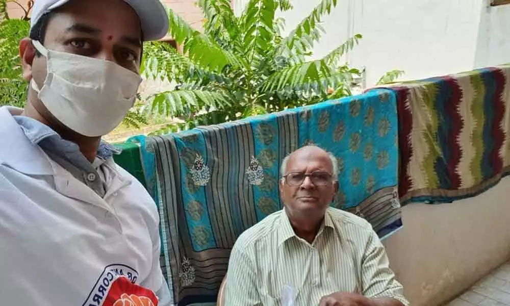Hyderabad: YAC volunteers deliver medicines to patients