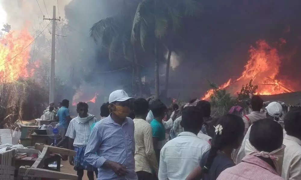 13 houses burnt to ashes in fire mishap at Kothagudem