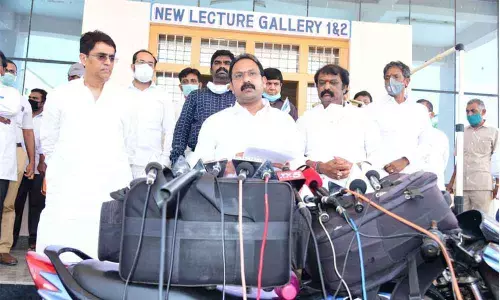 Kurnool: Deputy Chief Minister Alla Kali Krishna says mini Covid-19 centres to be set up in red zones