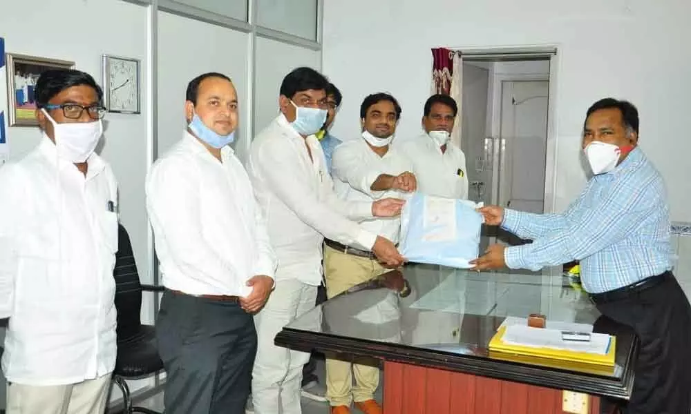 Hyderabad: Zaheerabad MP BB Patil distributes PPEs