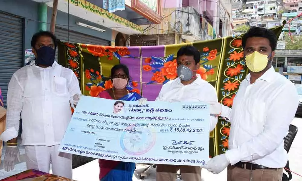 Vijayawada: YSR Zero-Interest scheme hailed by women said Minister Velampalli Srinivas