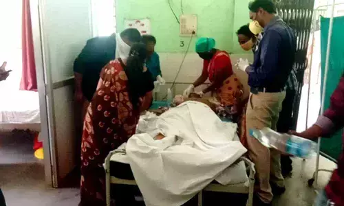 2 policemen injured in road accident in Mahabubabad