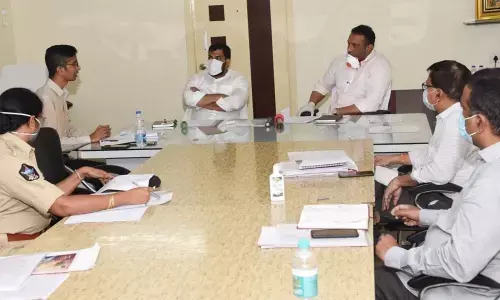 IT Minister M Goutham Reddy assures kits to volunteers at Nellore