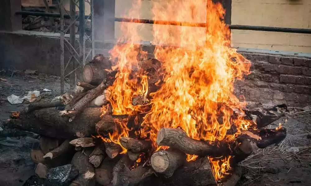 Guntur residents oppose cremation of COVID19 dead body in residential areas