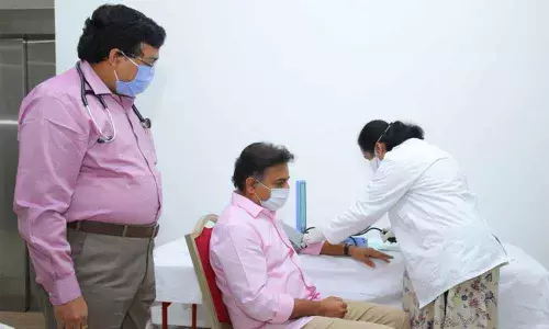 KTR donates blood