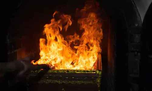 Kurnool: Roadside burials of Covid bodies opposed