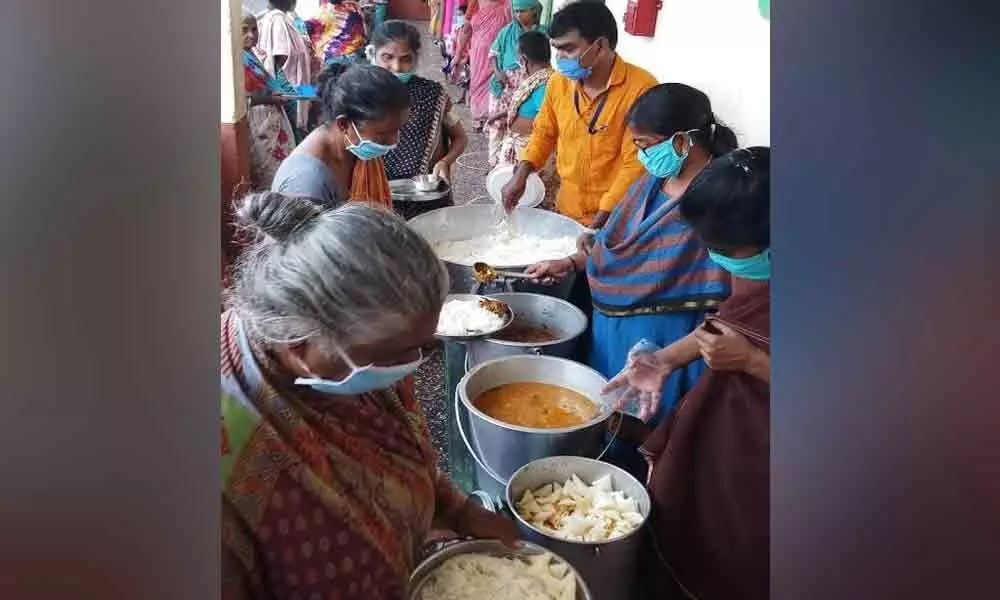 Visakhapatnam: 10,000 migrant workers stranded in city