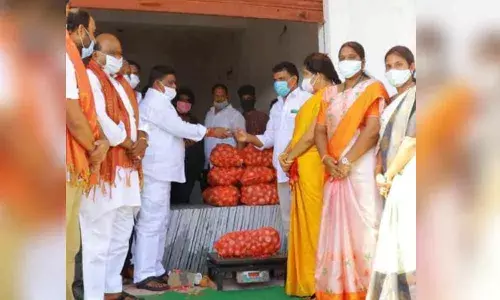 Hyderabad: After Malakpet declared as red zone, onion market shifted to Patancheru