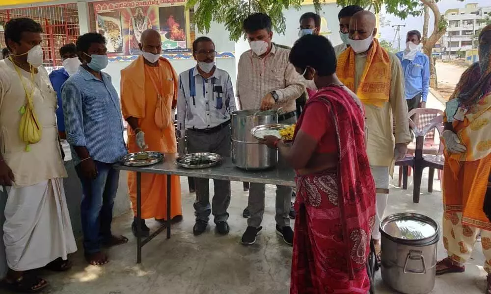 Tirupati: ISKCON begins food distribution