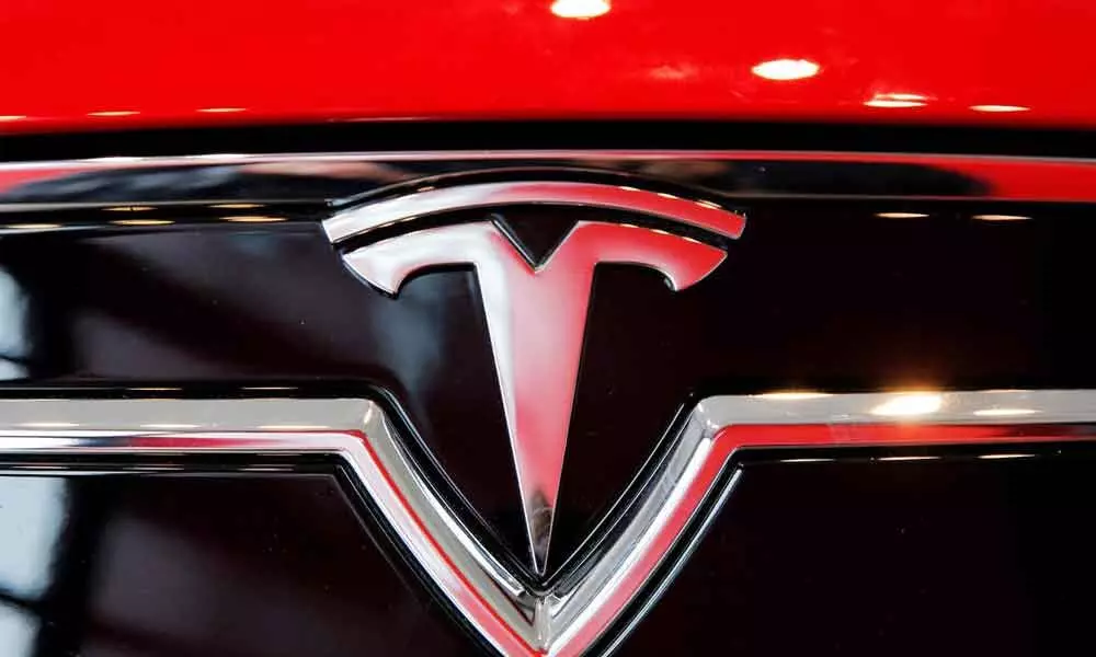 Tesla Vehicles Will Now Automatically Detect The Traffic Signals